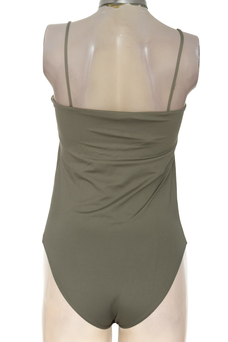 Top / Camiseta color Verde - Stradivarius