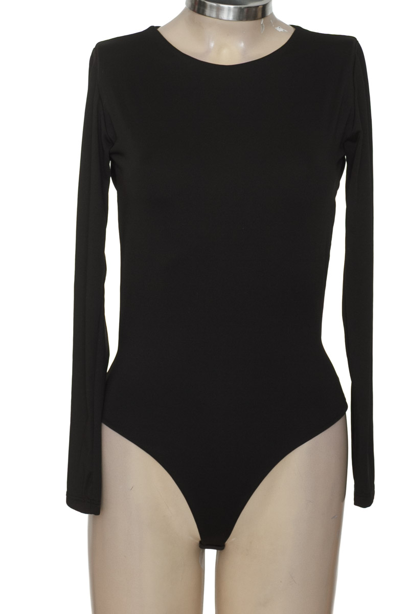 Top / Camiseta color Negro - Closeando