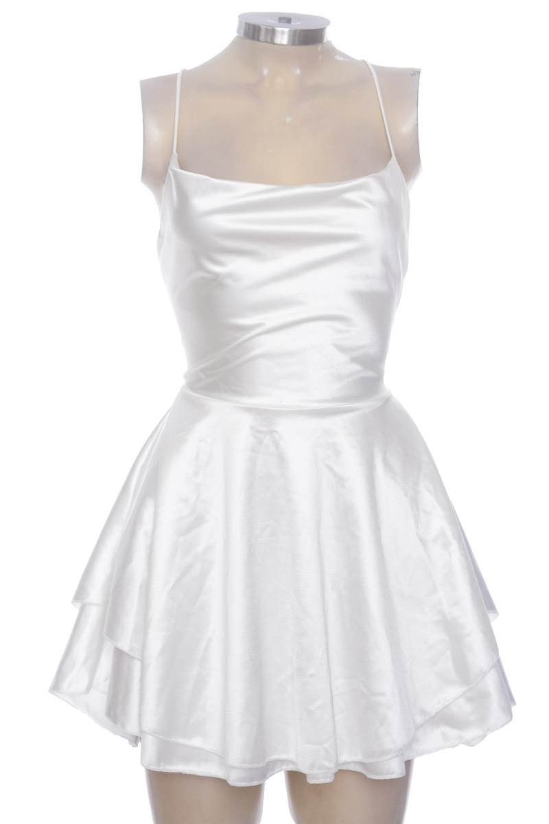 Vestido / Enterizo color Blanco - Closeando
