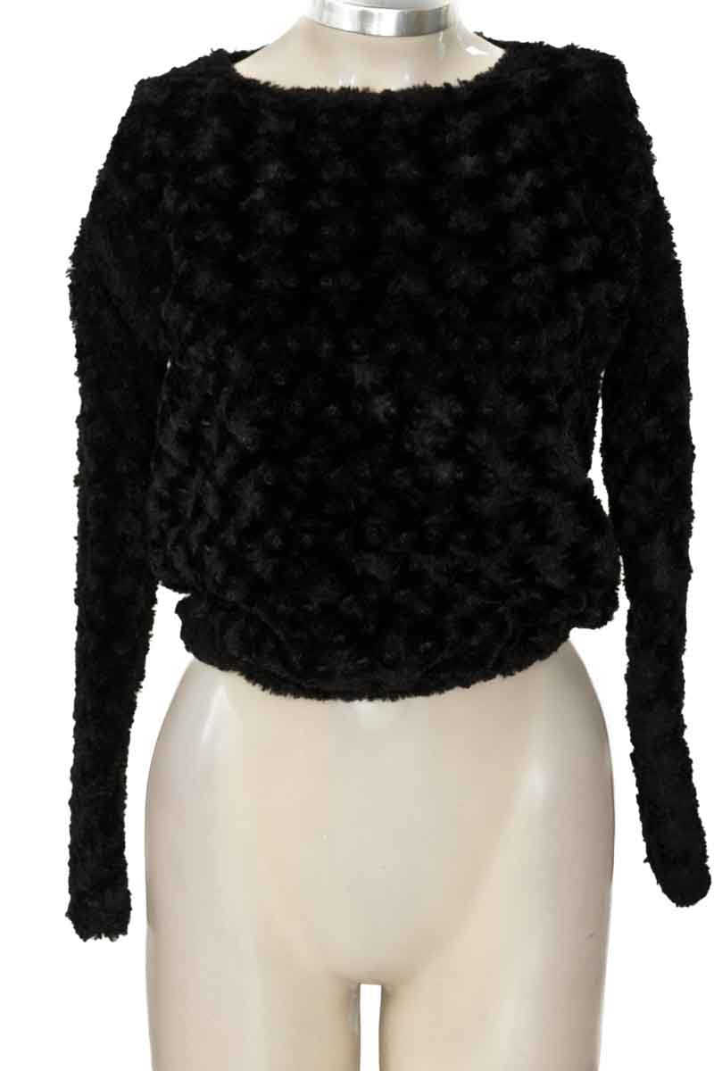 Sweater color Negro - Closeando
