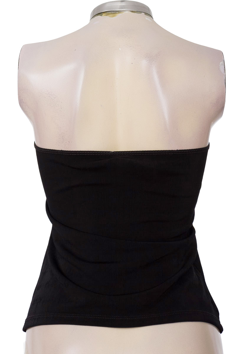 Top / Camiseta color Negro - Closeando