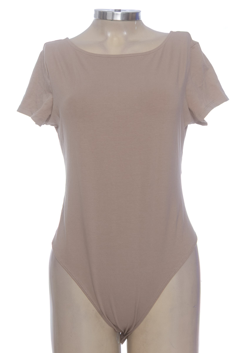 Top / Camiseta color Café - Divided