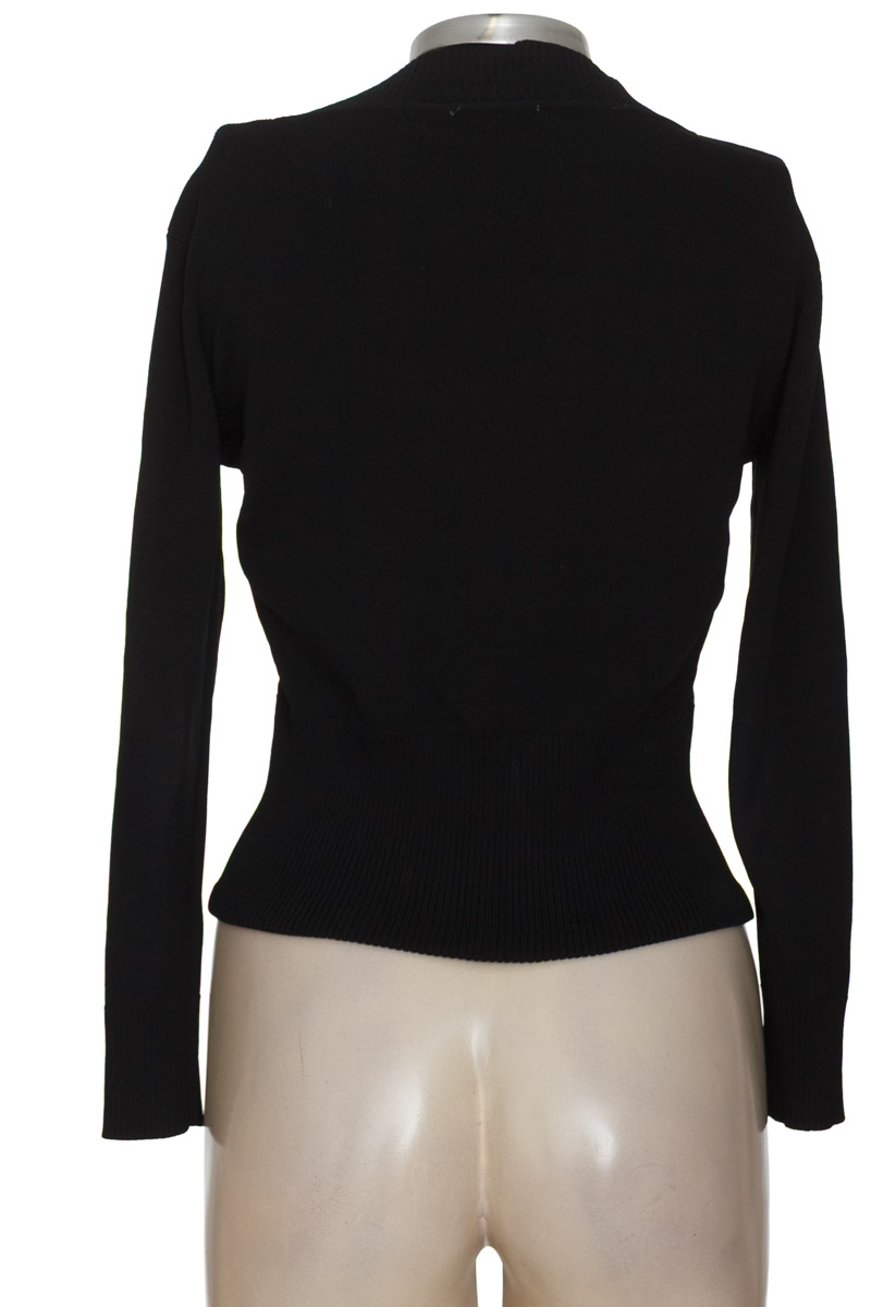 Sweater color Negro - Closeando