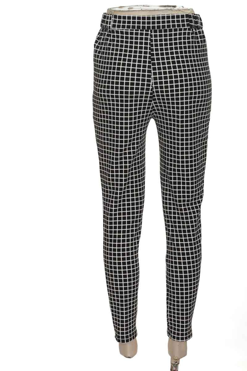 Pantalones color Negro - Emery Rose