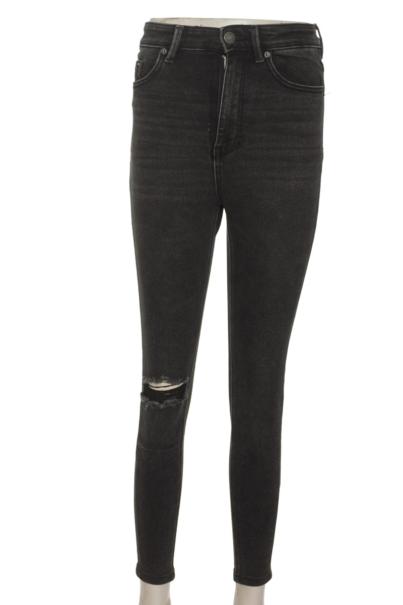 Pantalones color Negro - Stradivarius