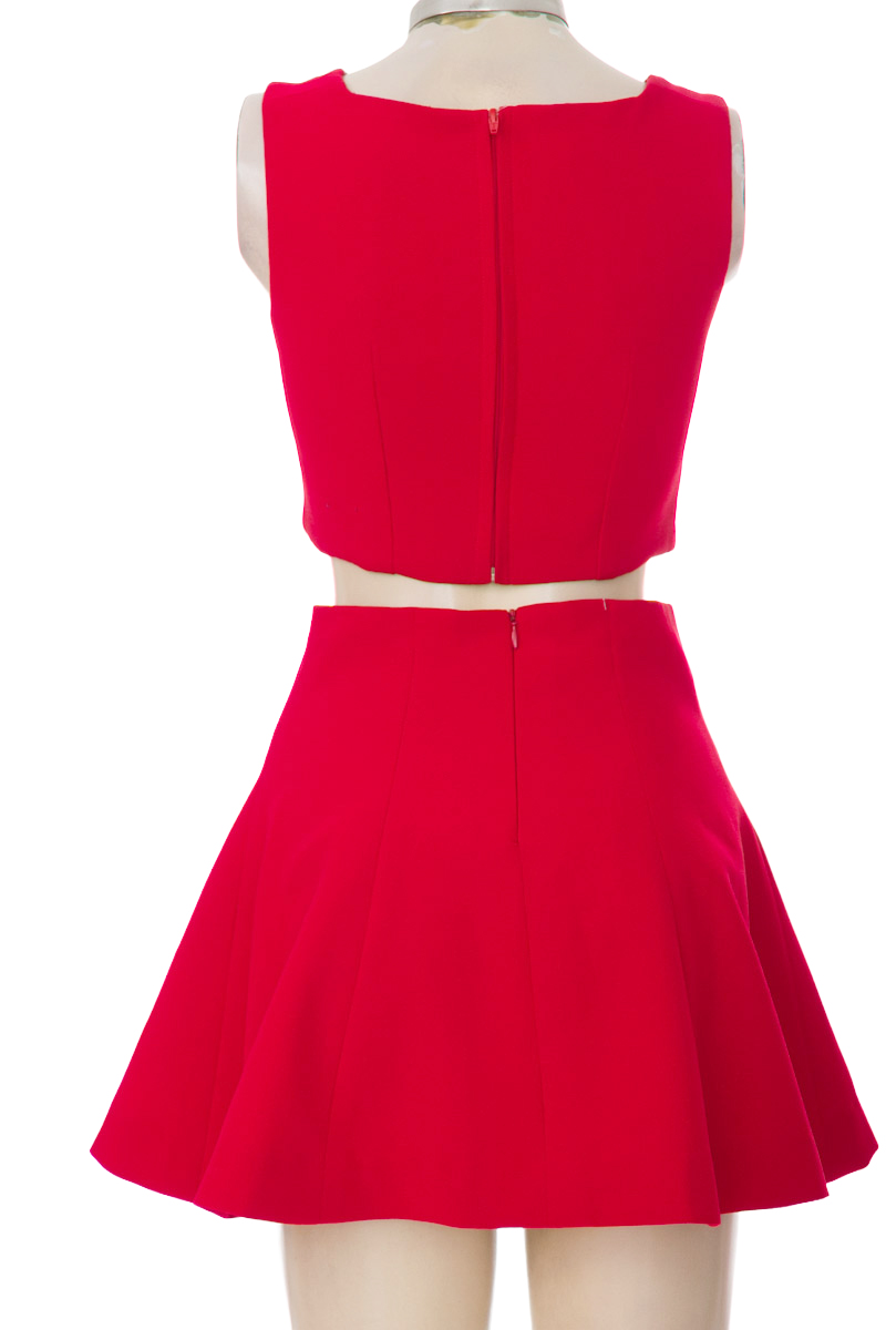 Vestido / Enterizo color Rojo - Closeando