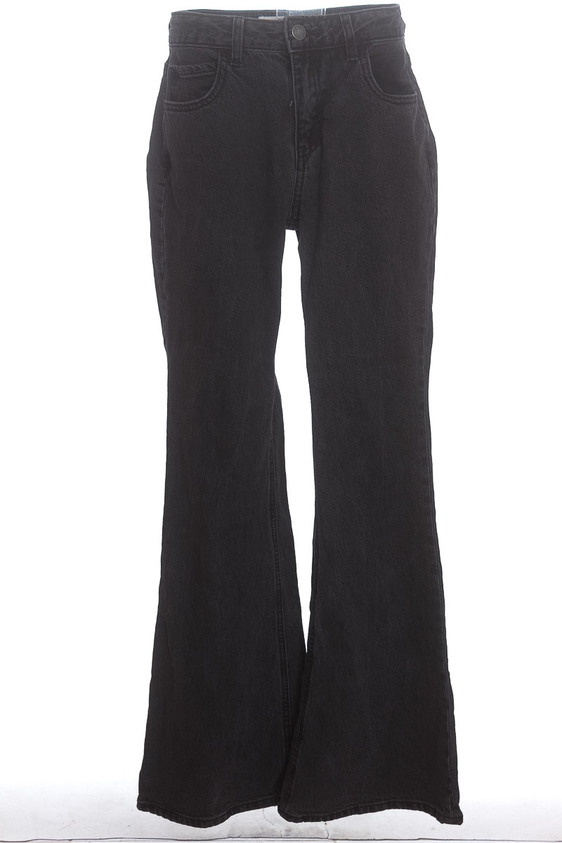 Pantalones color Negro - Stradivarius