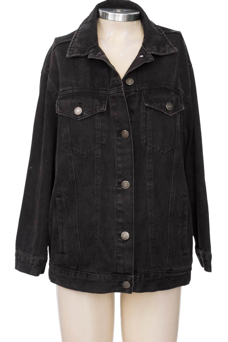 Chaqueta / Abrigo color Negro - Stradivarius