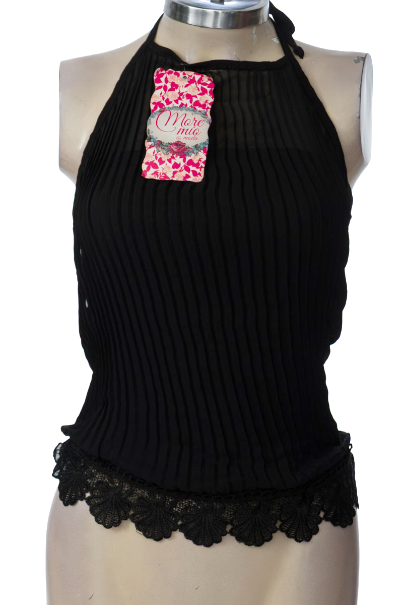 Top / Camiseta color Negro - More mio