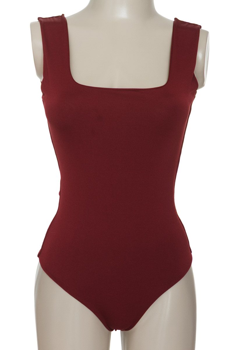 Top / Camiseta color Vinotinto - Closeando