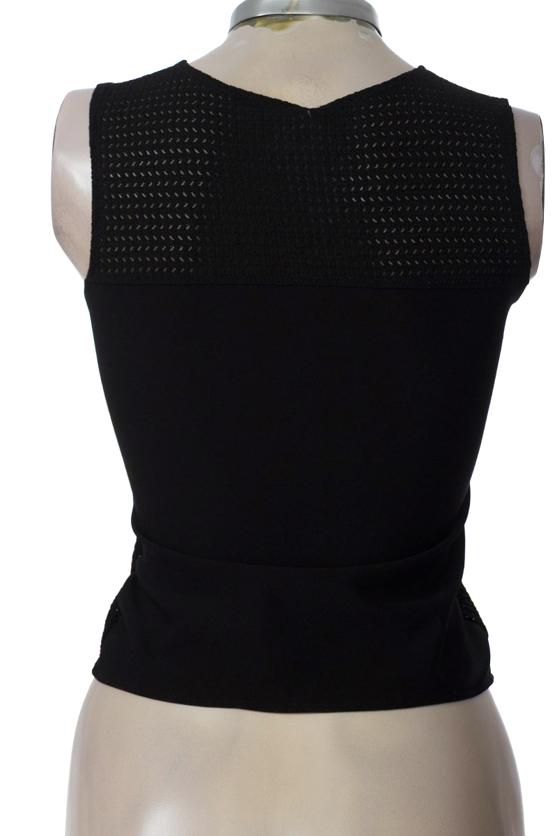 Top / Camiseta color Negro - Closeando