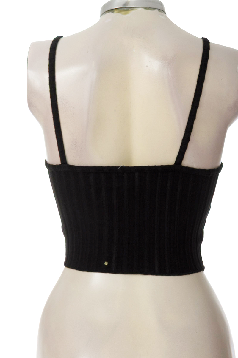 Top / Camiseta color Negro - Closeando