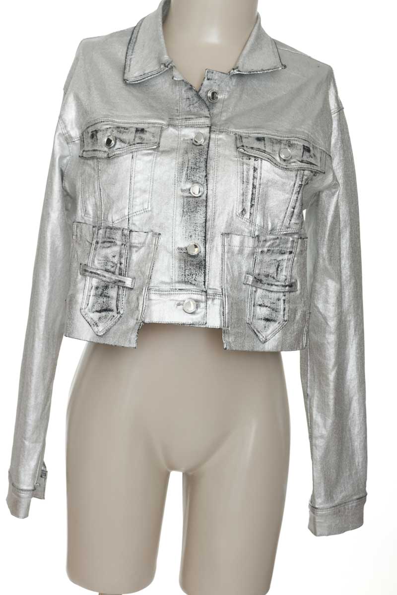 Chaqueta / Abrigo color Plateado - Closeando