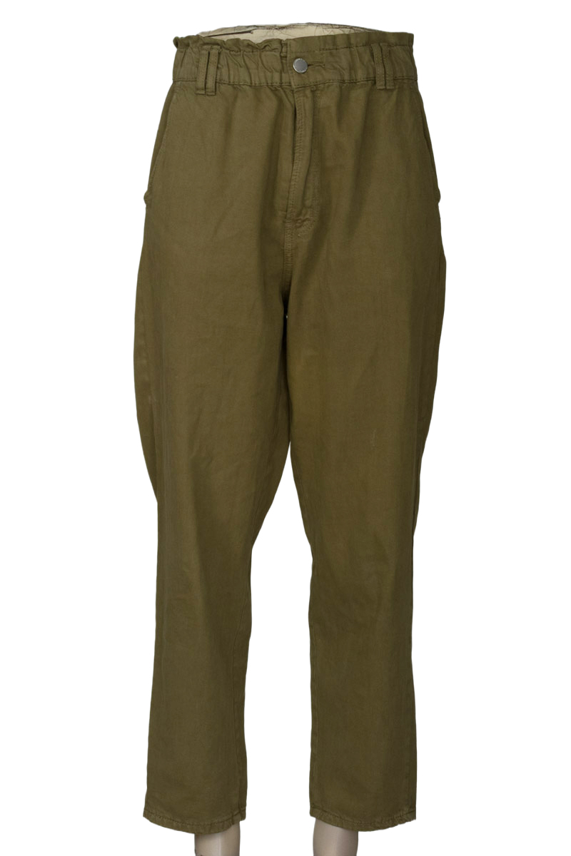 Pantalones color Verde - Stradivarius