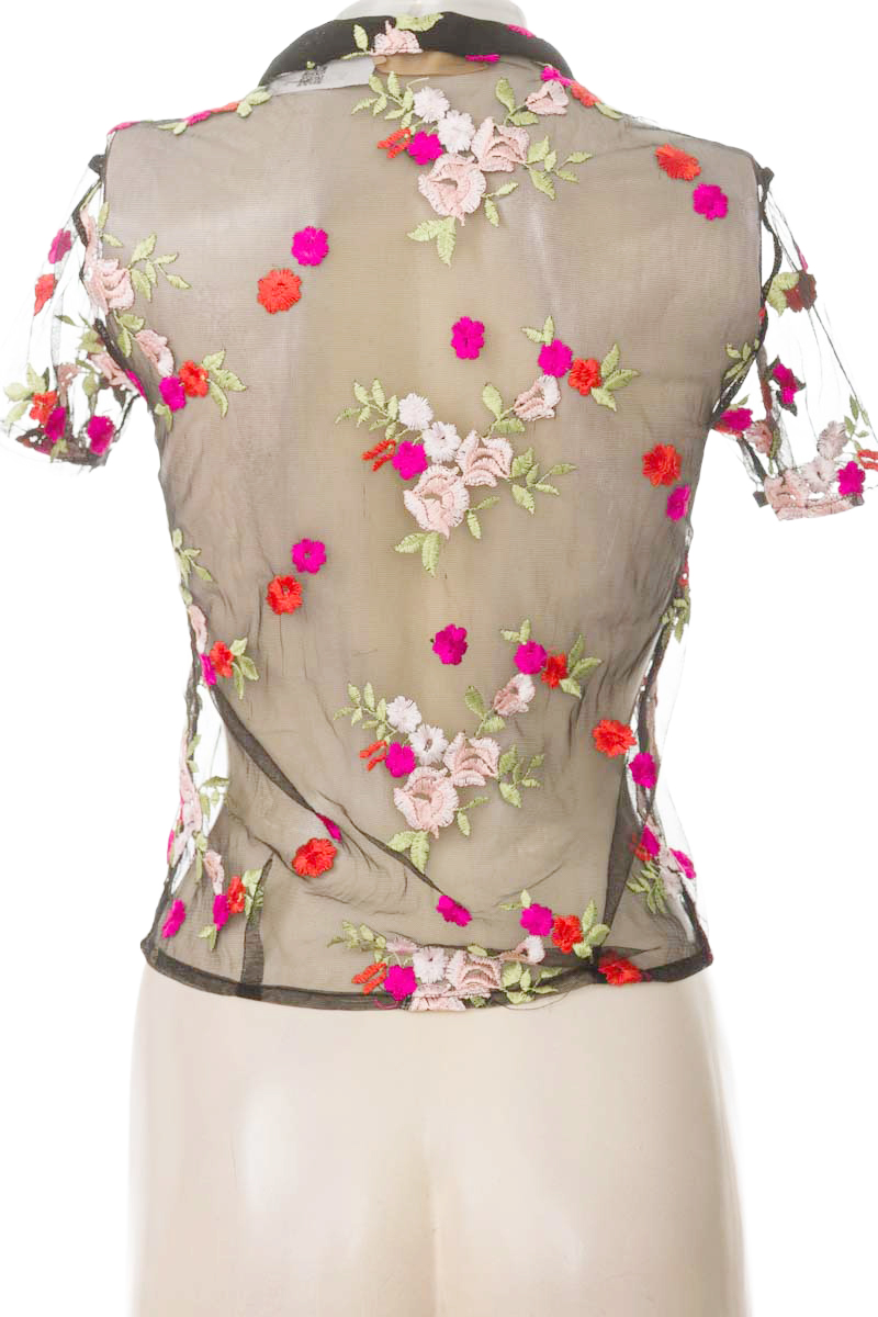 Top / Camiseta color Negro - Believe