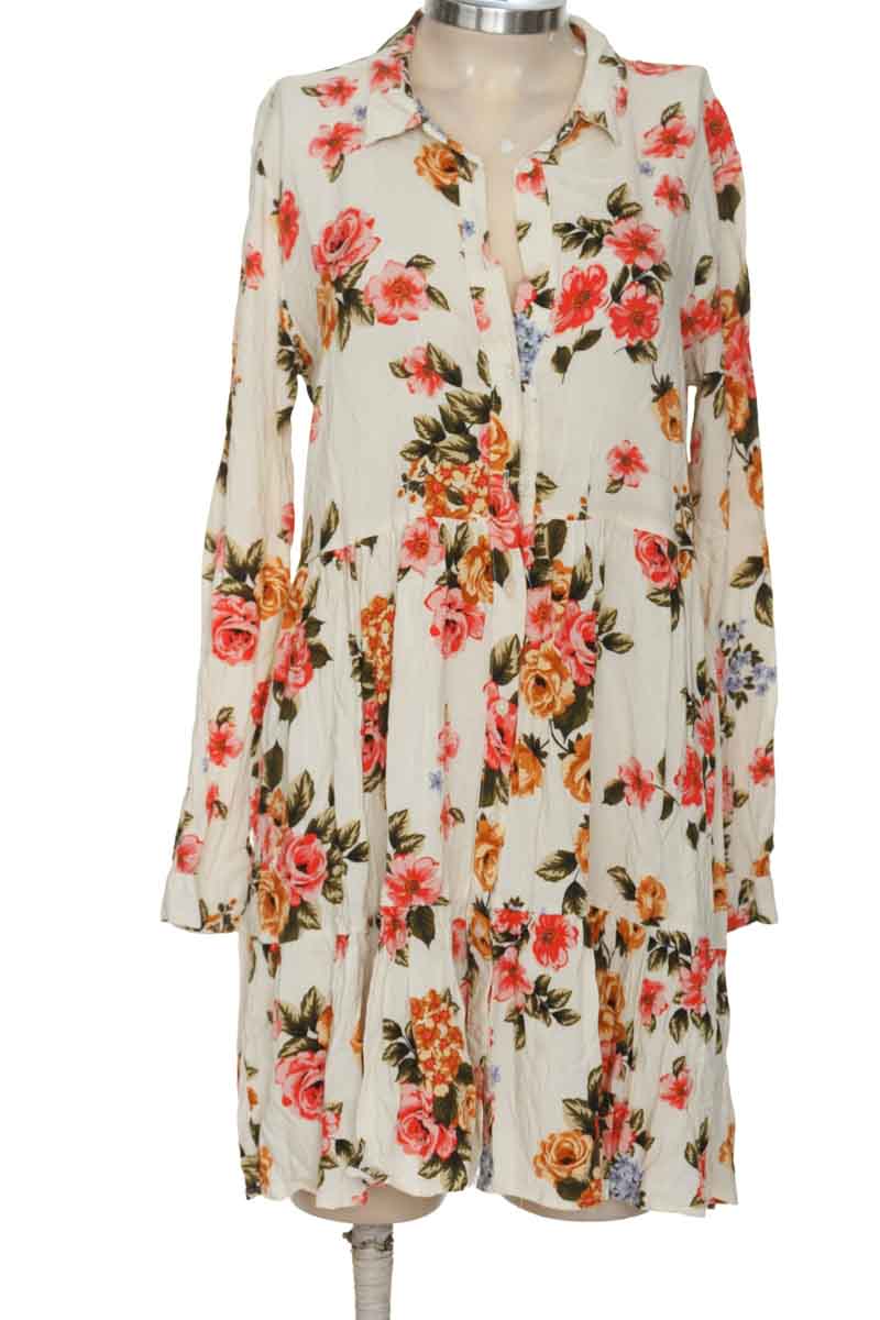 Vestido / Enterizo color Beige - Stradivarius