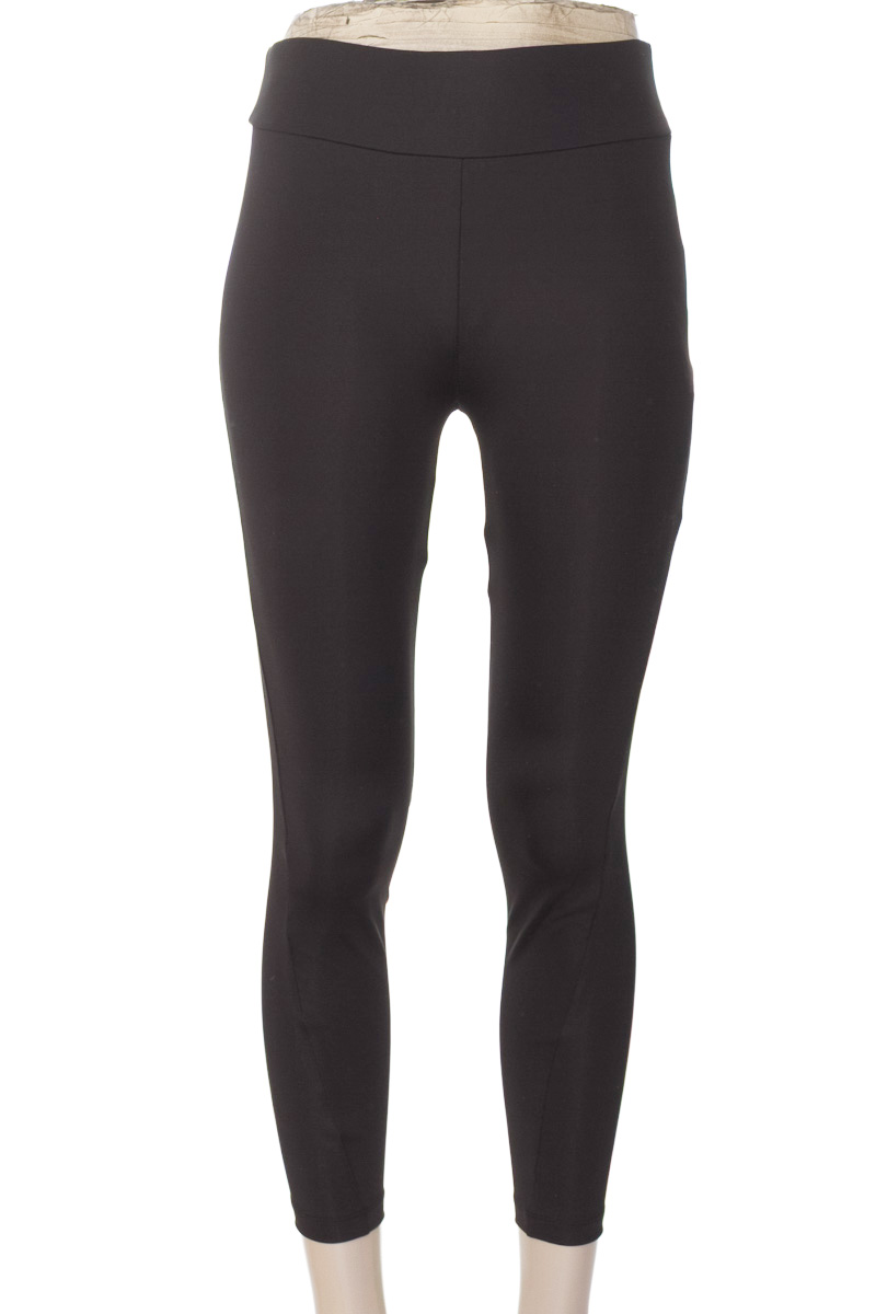 Ropa Deportiva / Salida de Baño color Negro - Lefties