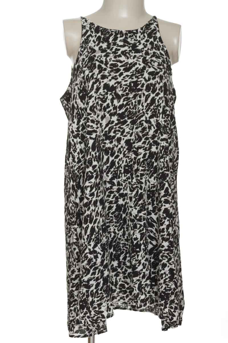 Vestido / Enterizo color Negro - Closeando