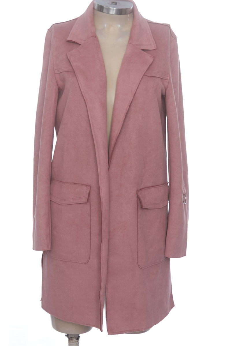 Chaqueta / Abrigo color Rosado - Bershka