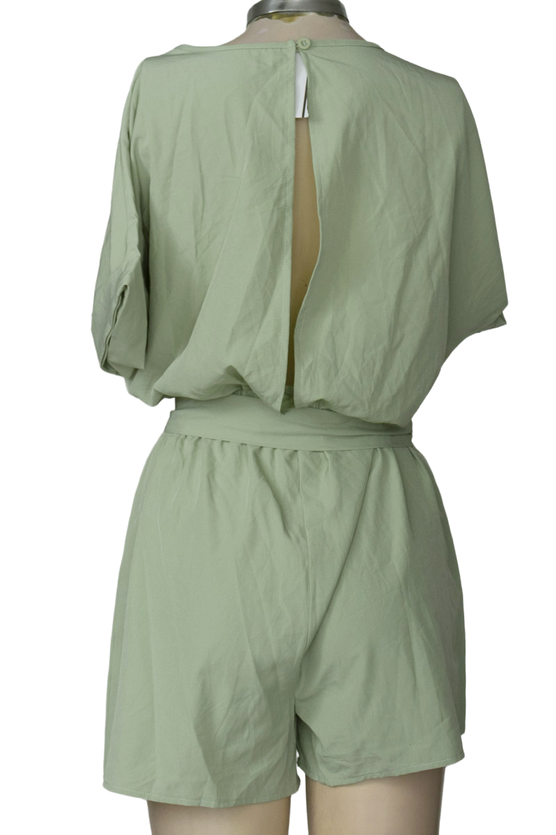 Vestido / Enterizo color Verde - Closeando