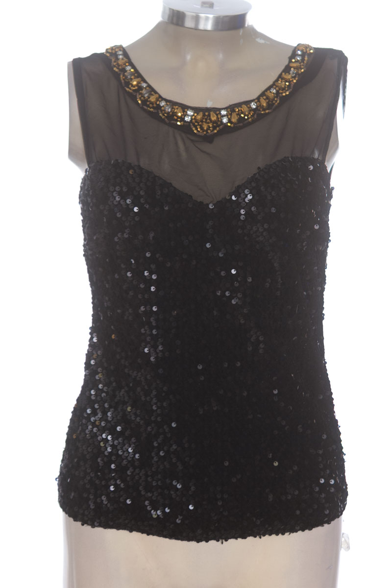 Top / Camiseta color Negro - Closeando