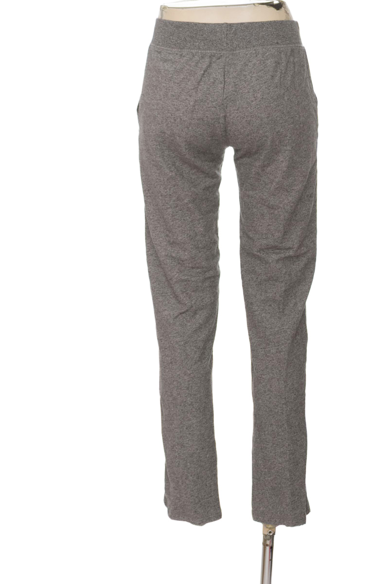 Ropa Deportiva / Salida de Baño color Gris - Gef