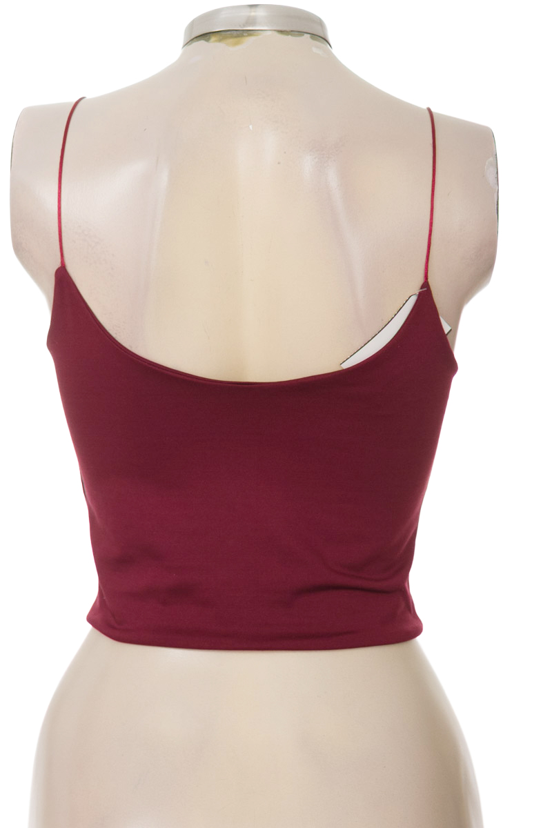 Top / Camiseta color Vinotinto - Closeando