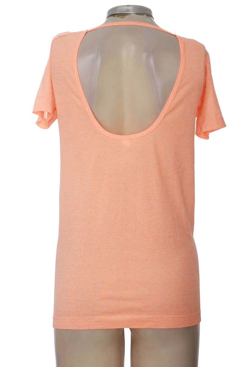 Ropa Deportiva / Salida de Baño color Naranja - Under Amour