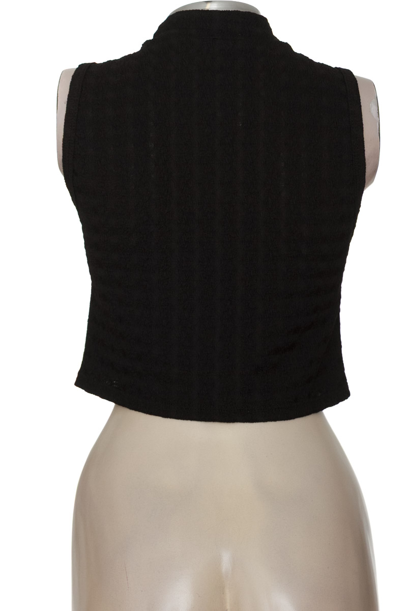 Top / Camiseta color Negro - Closeando