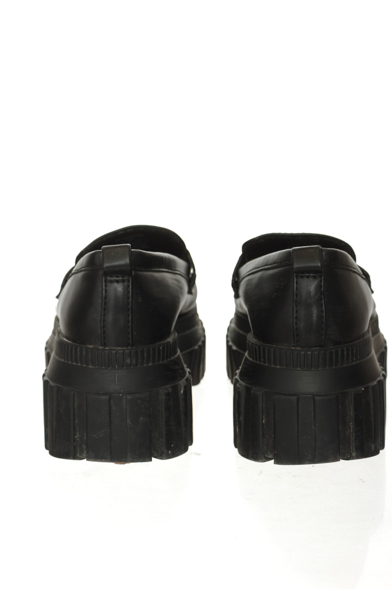 Zapatos color Negro - Stradivarius