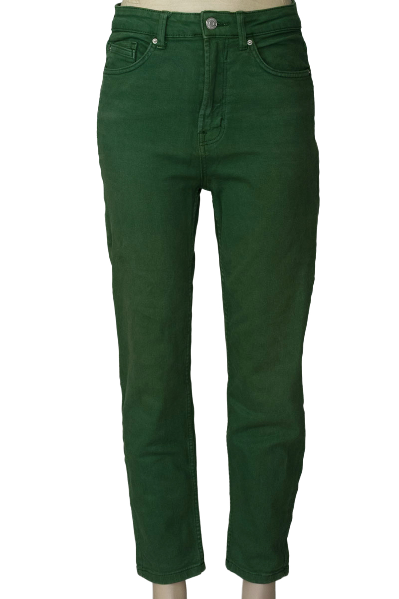 Pantalones color Verde - Stradivarius