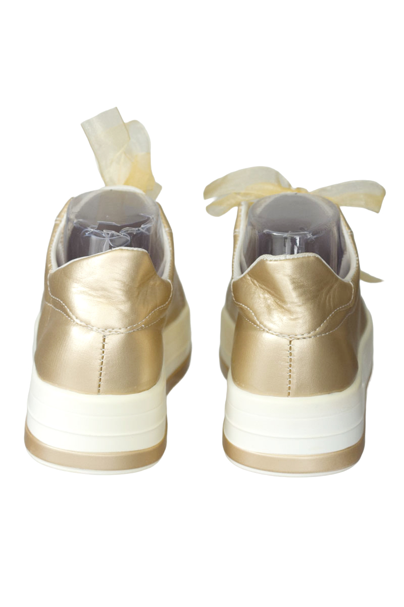 Zapatos color Dorado - Closeando