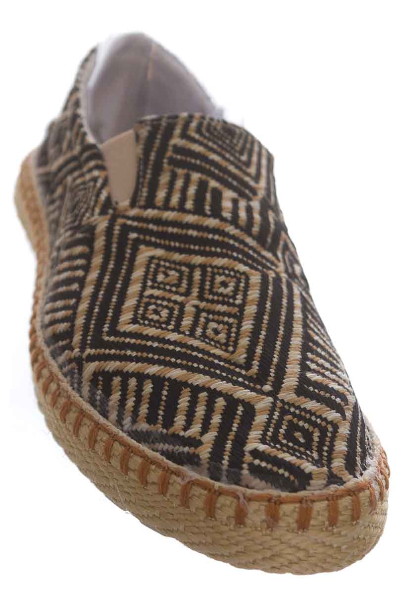 Zapatos color Beige - Closeando