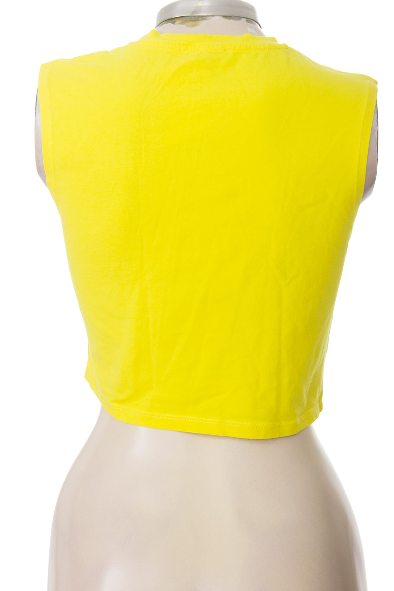Top / Camiseta color Amarillo - Zara