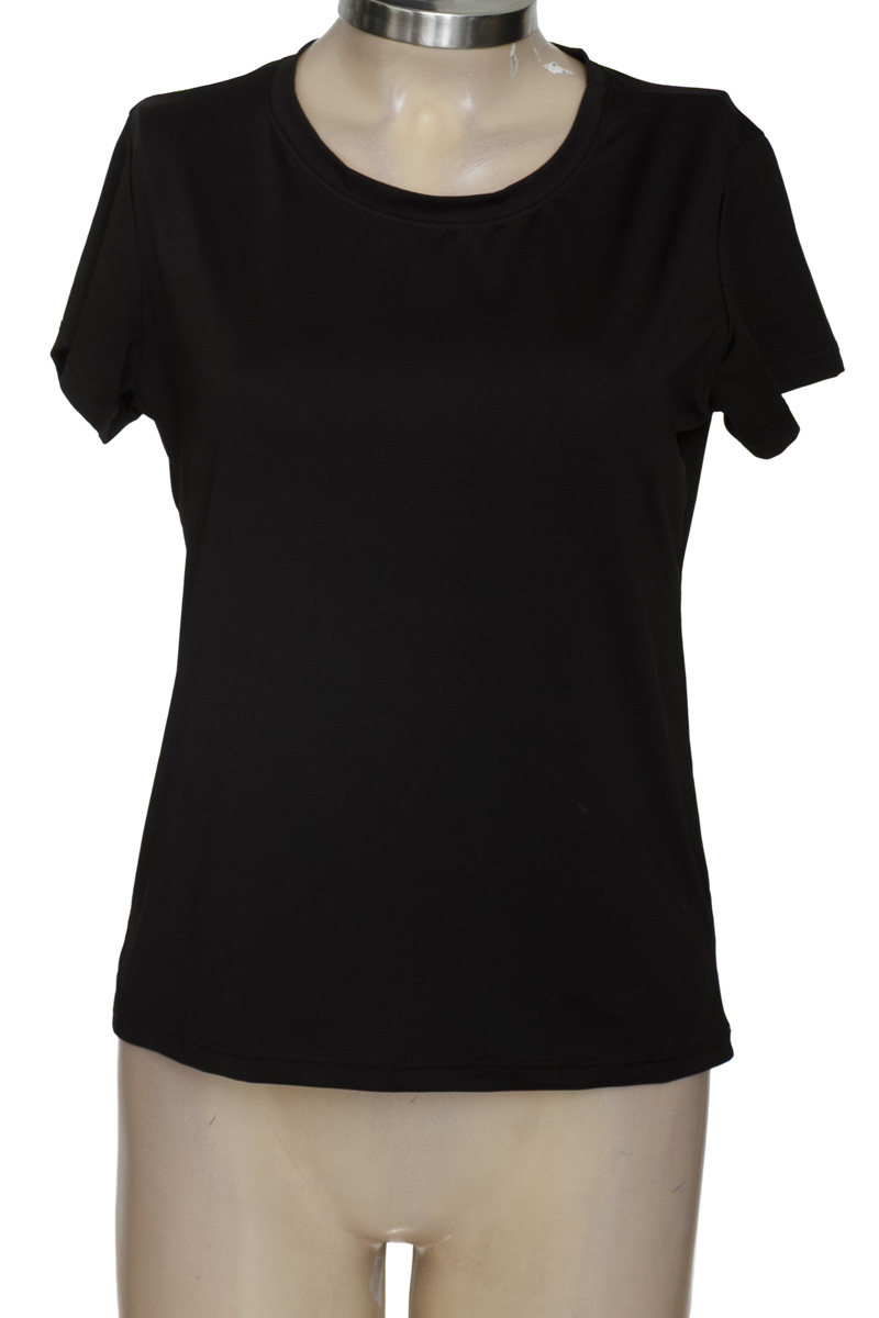 Top / Camiseta color Negro - Hilo Rojo