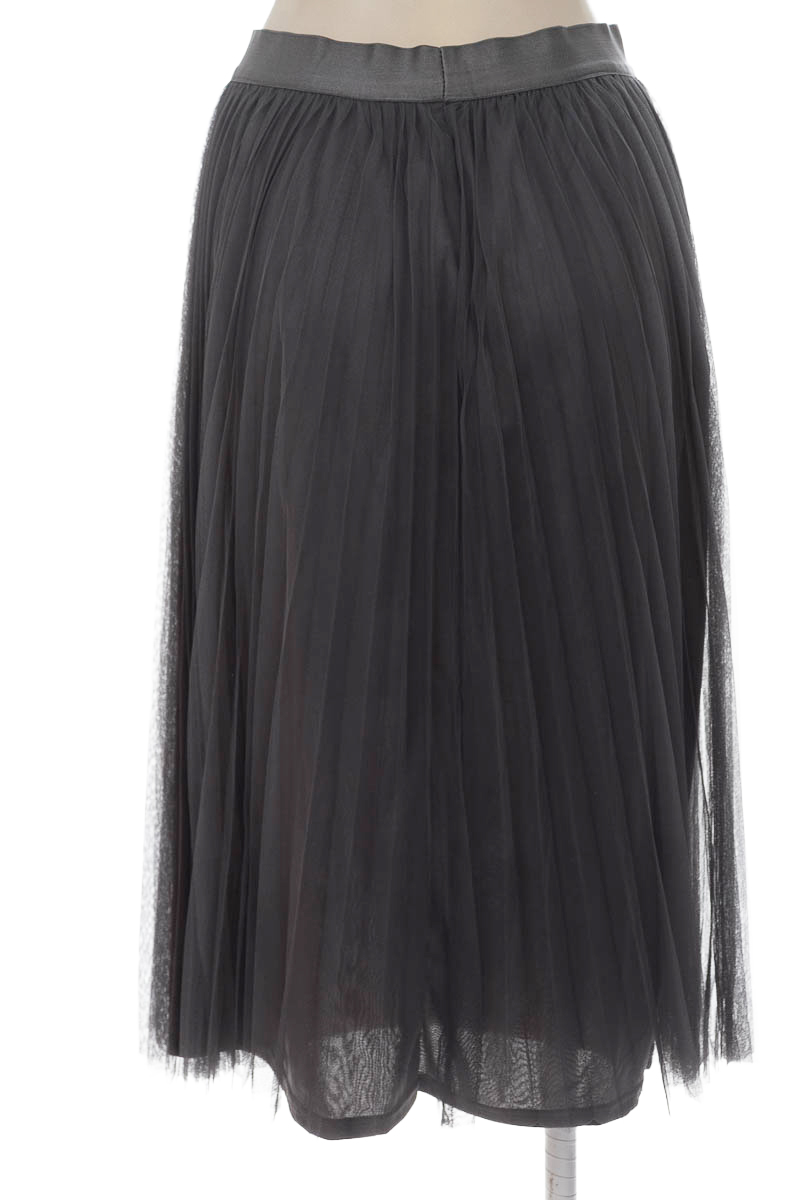 Falda color Gris - Closeando