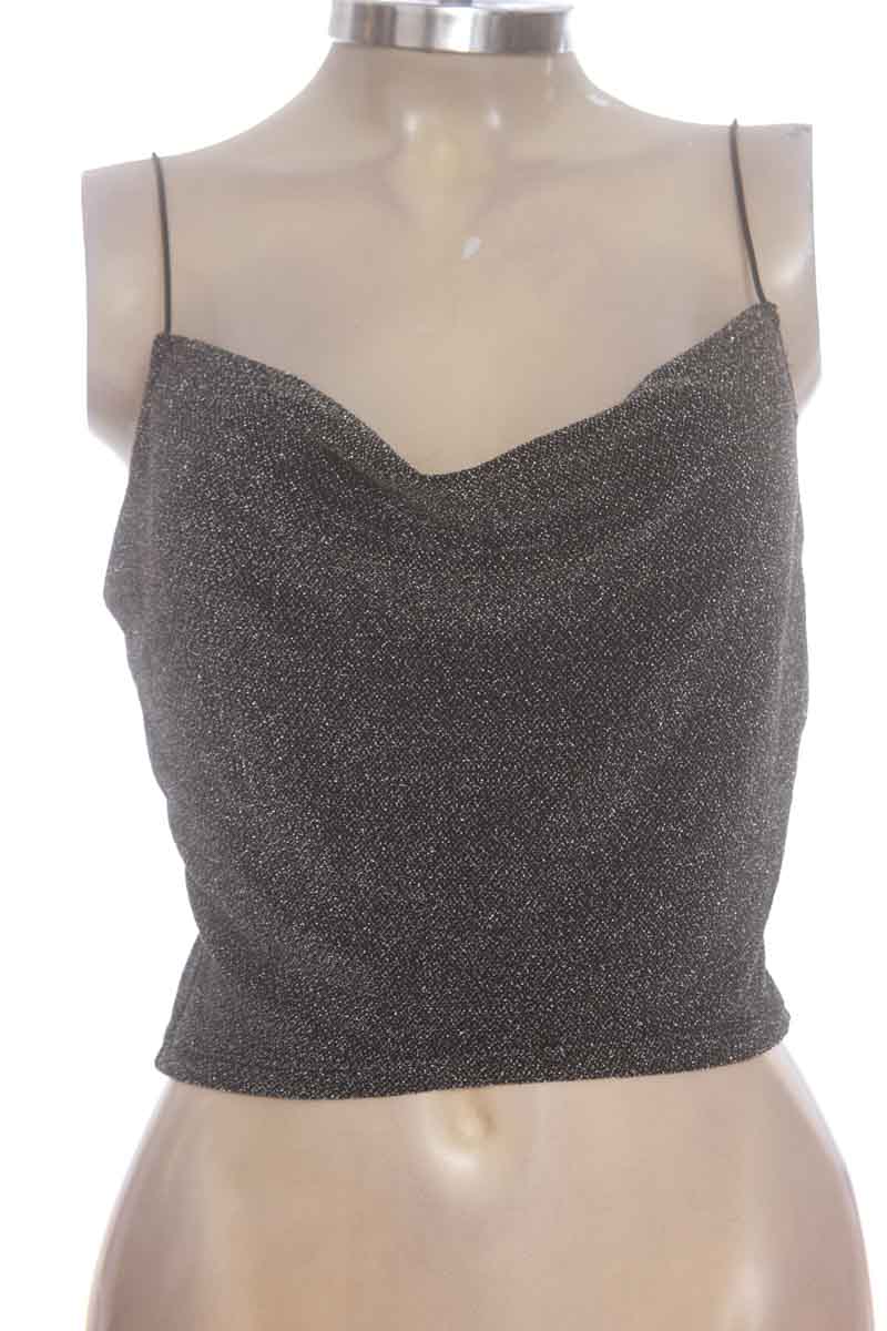 Top / Camiseta color Negro - Closeando
