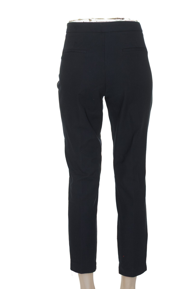 Pantalones color Azul - Stradivarius