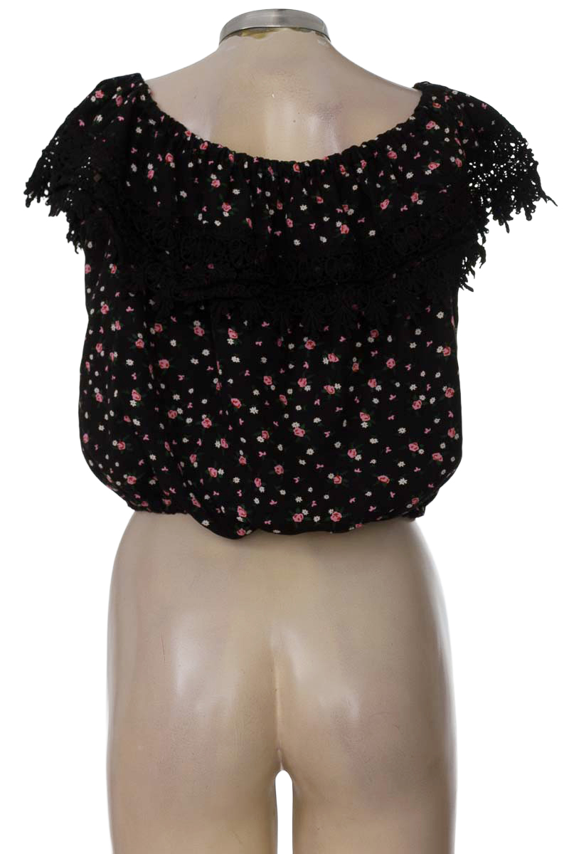 Top / Camiseta color Negro - Amore