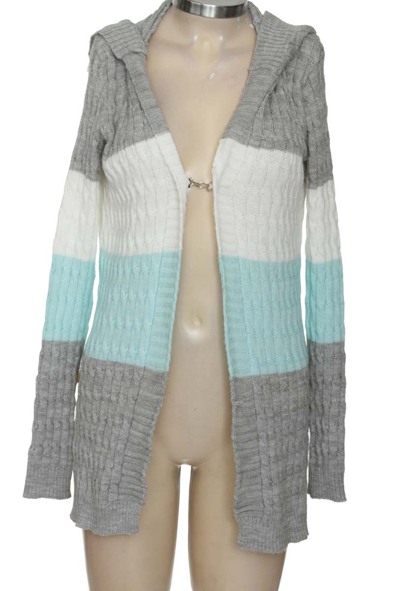 Sweater color Gris - Closeando