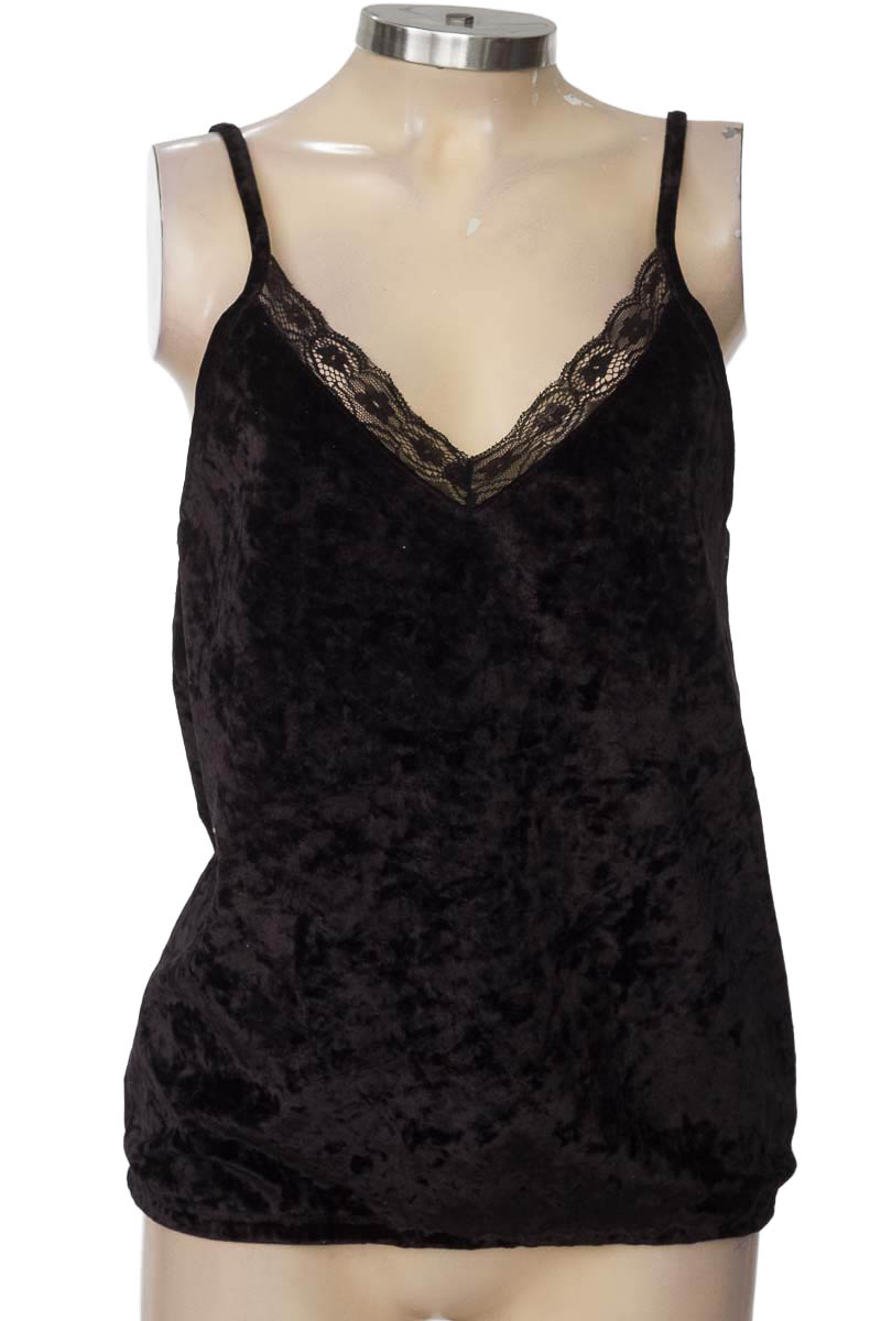 Top / Camiseta color Negro - Arkitect