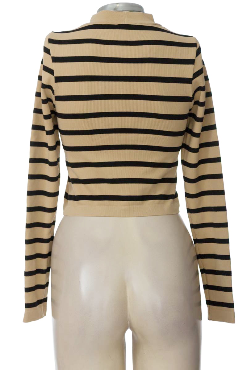 Top / Camiseta color Beige - Stradivarius