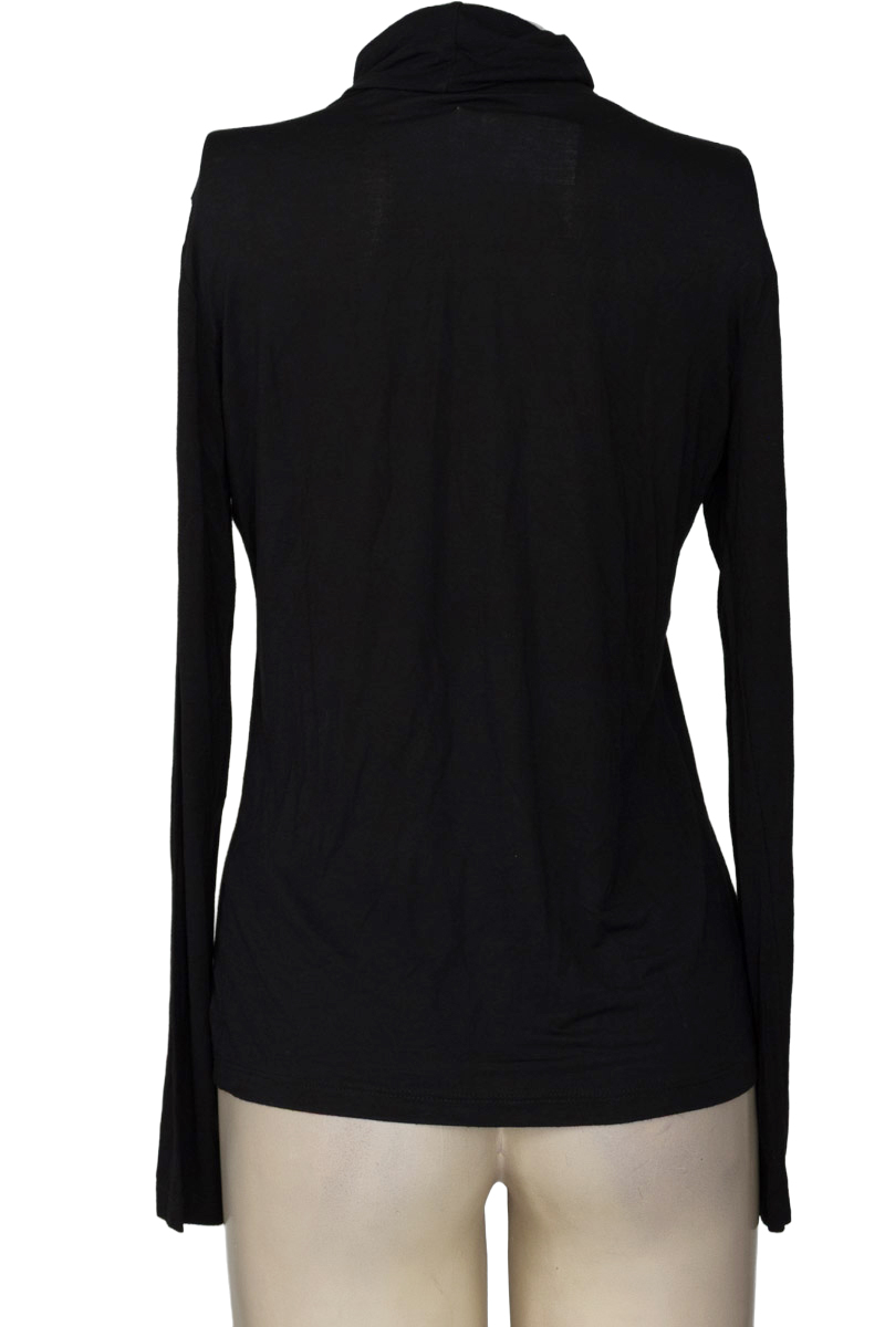 Top / Camiseta color Negro - Ostu