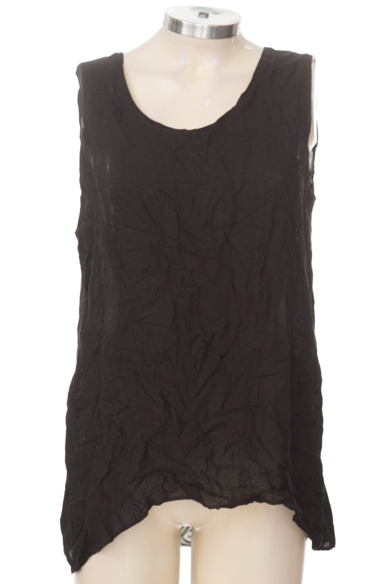 Top / Camiseta color Negro - Closeando