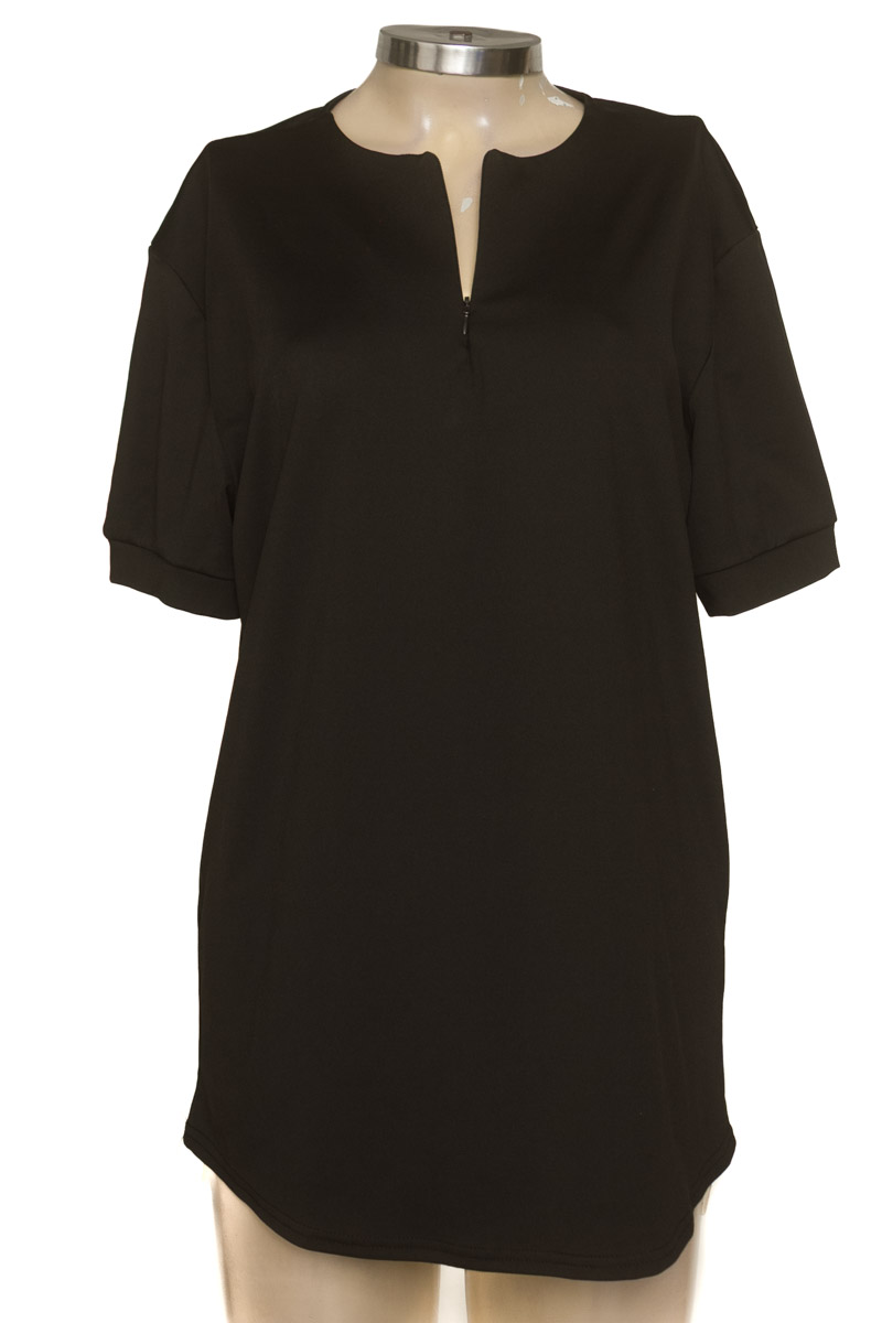 Top / Camiseta color Negro - Closeando