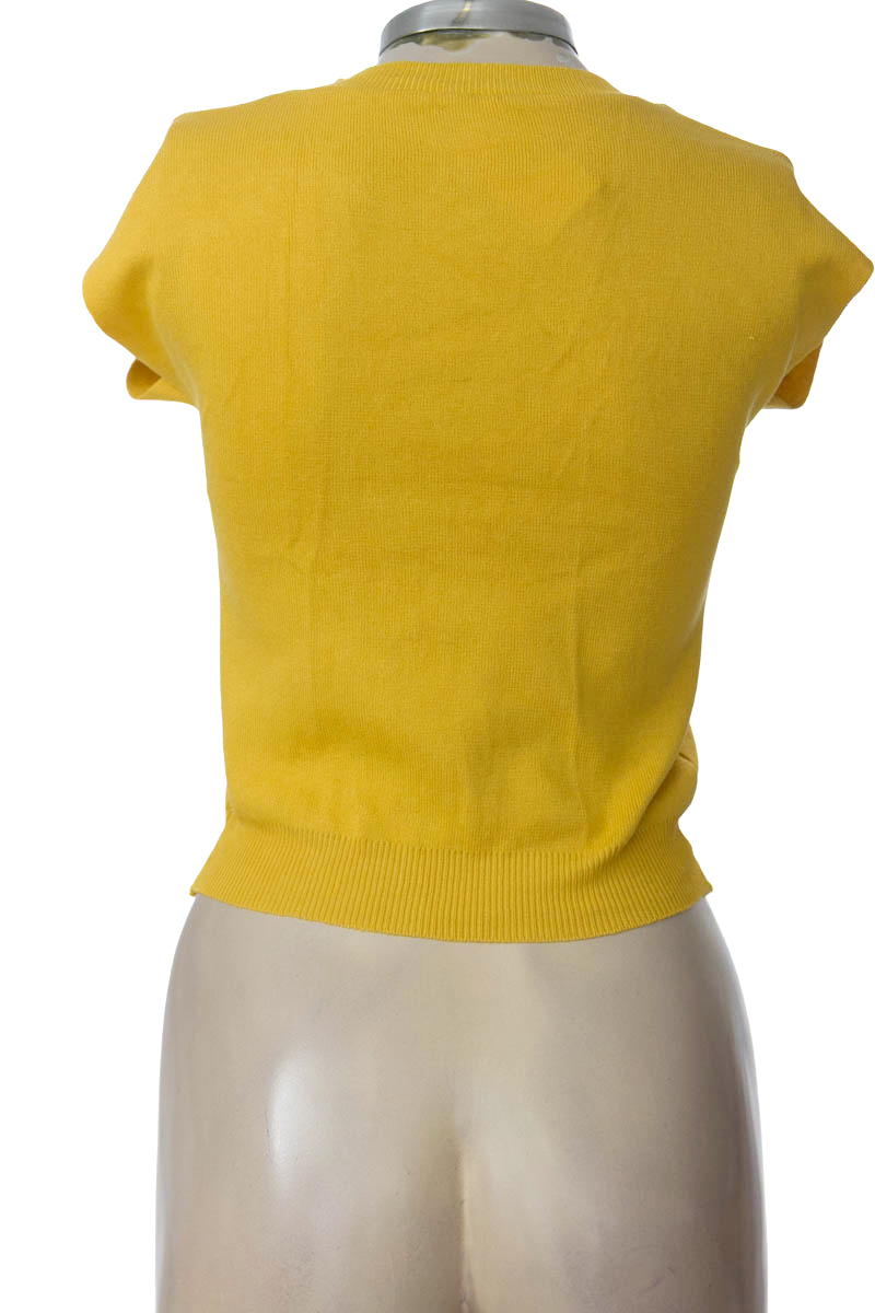 Top / Camiseta color Amarillo - Closeando