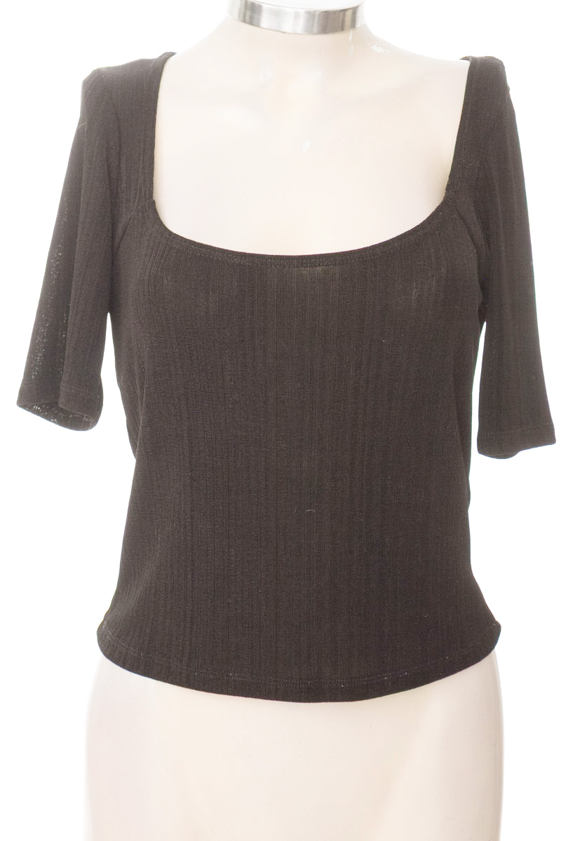 Top / Camiseta color Negro - Koaj