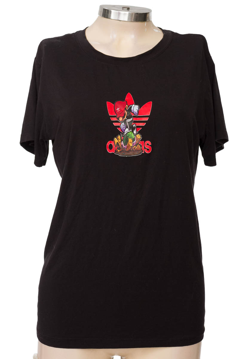 Top / Camiseta color Negro - Closeando