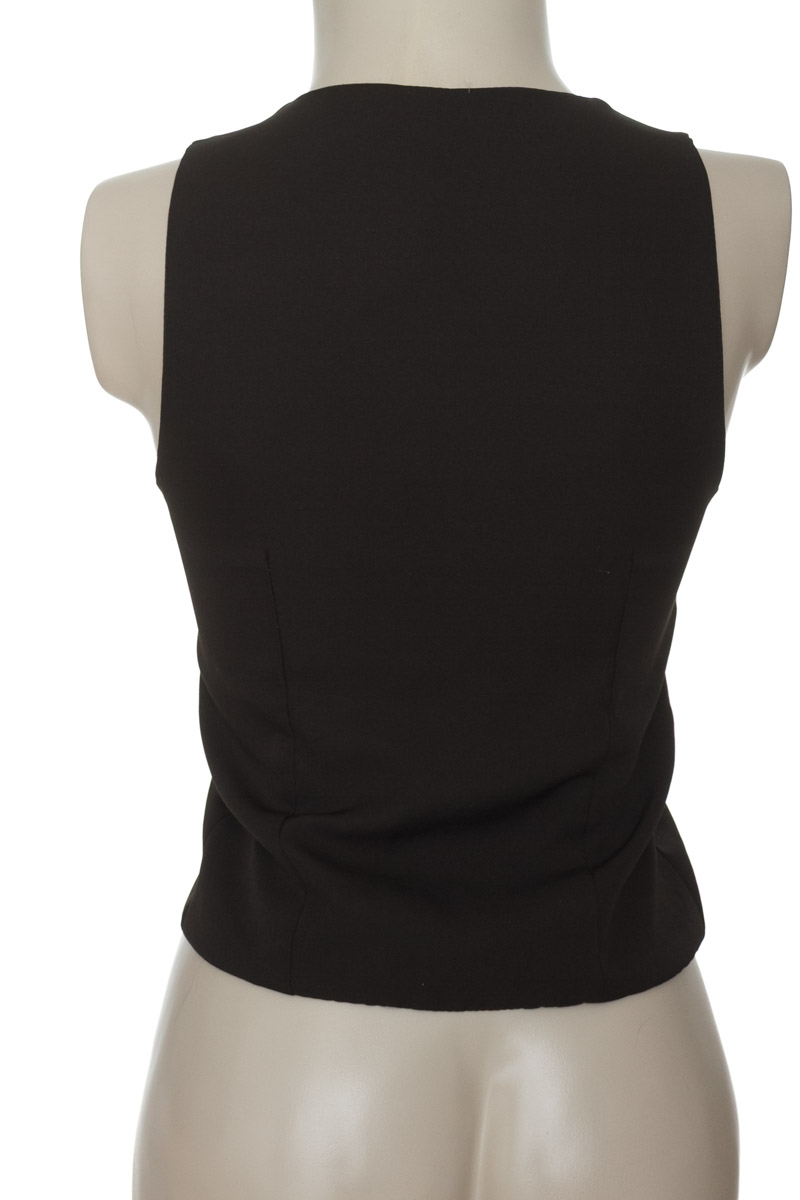 Top / Camiseta color Negro - Closeando