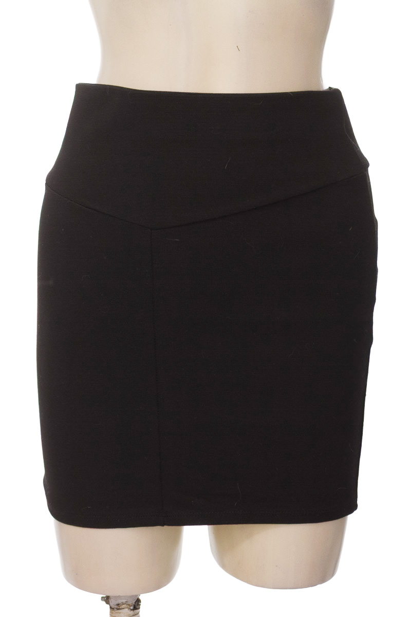 Falda color Negro - Stradivarius